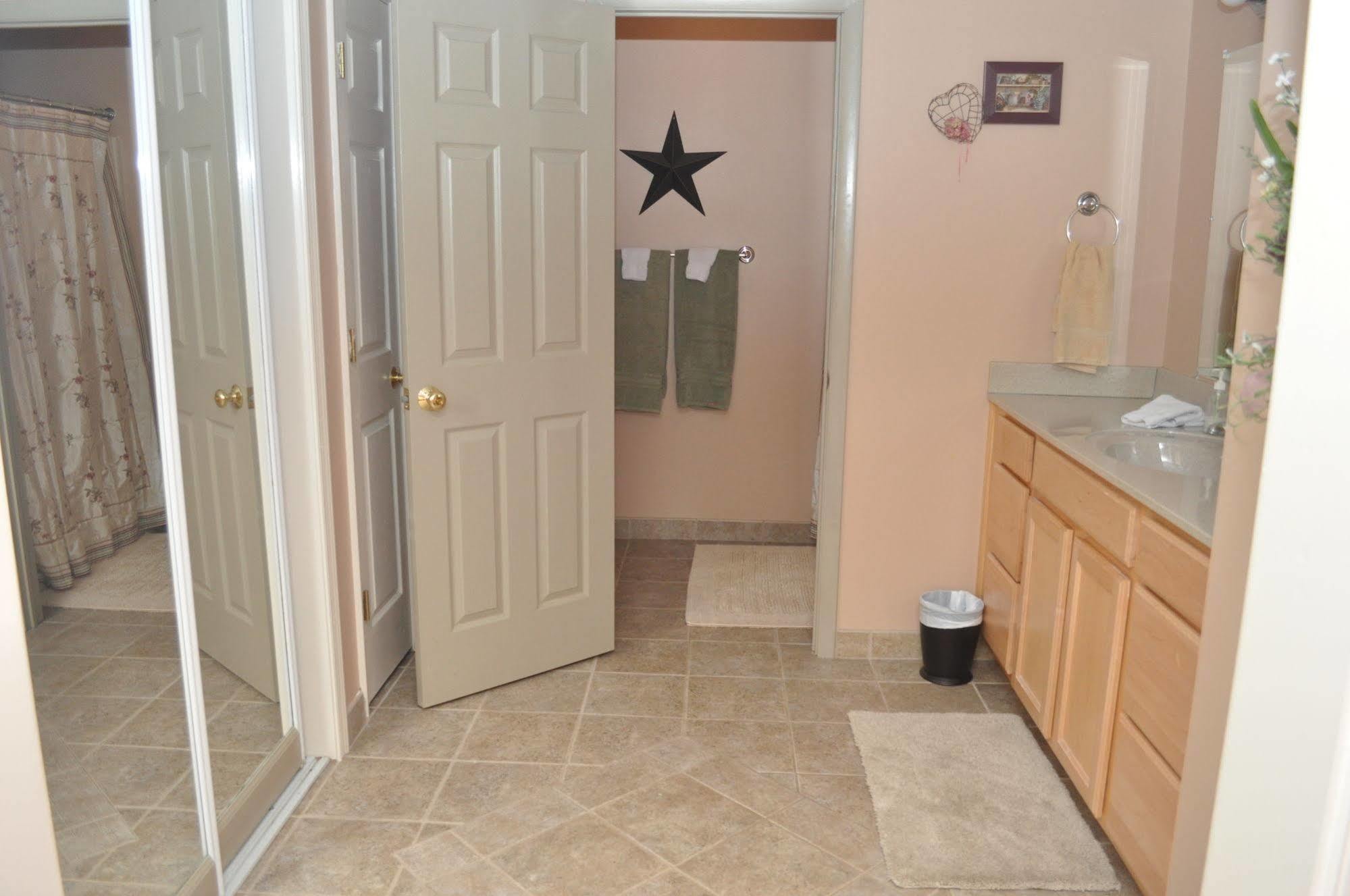 Hammer Creek Hideaway B&B ลิทิทซ์ ภายนอก รูปภาพ