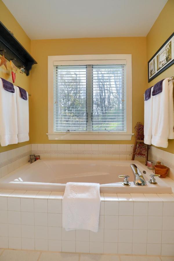 Hammer Creek Hideaway B&B ลิทิทซ์ ภายนอก รูปภาพ